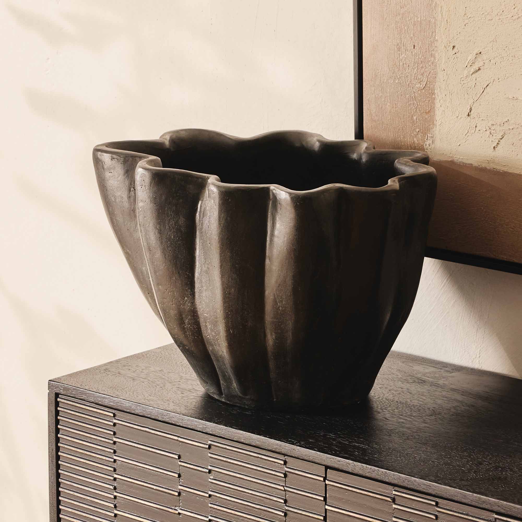 Hasna Vase Black