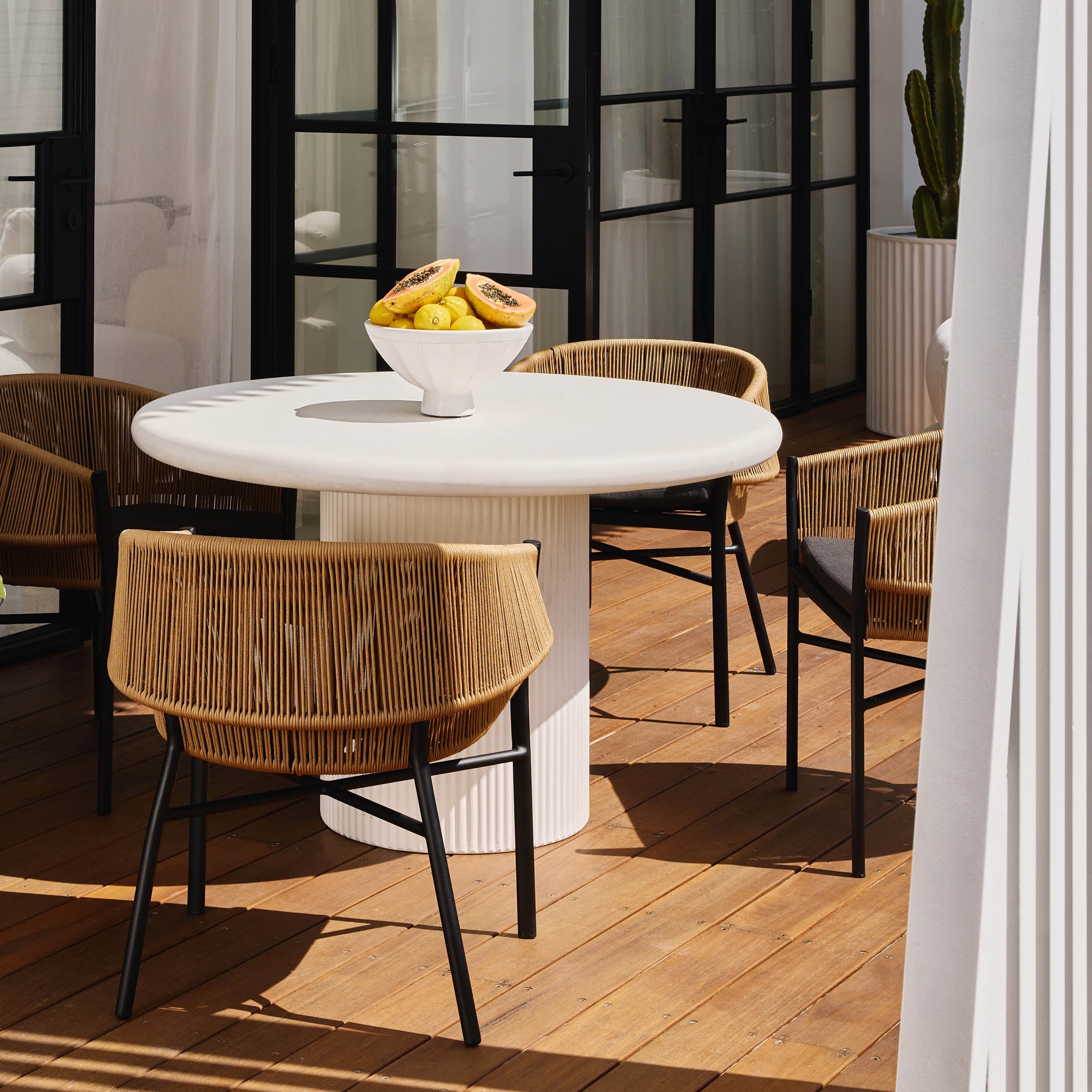 Hera Round Outdoor Dining Table